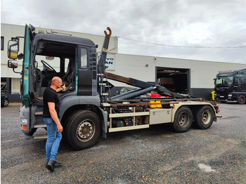 Abrollkipper MAN TGA 26.350 6x4 Container AJK Euronorm 3: das Bild 5