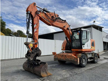 Mobilbagger Liebherr A918 COMPACT: das Bild 2