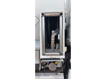 Tankwagen MERCEDES Antos: das Bild 3