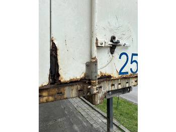 Kofferaufbau Krone BDF-System 7.45m, Heck Portaltüren, Doppelstock und Schlüssellochbleche: das Bild 5 Kofferaufbau Krone BDF-System 7.45m, Heck Portaltüren, Doppelstock und Schlüssellochbleche: das Bild 5