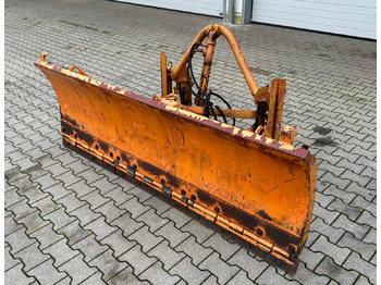 UNIMOG Schneepflug