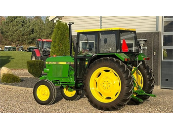 Traktor John Deere 2040 Med nye dæk hele vejen rundt: das Bild 5