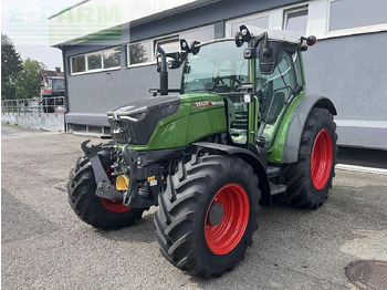 FENDT 211 Vario Traktor