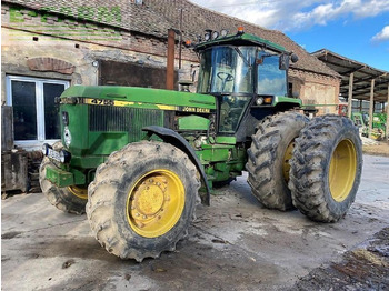 JOHN DEERE 4755 Traktor