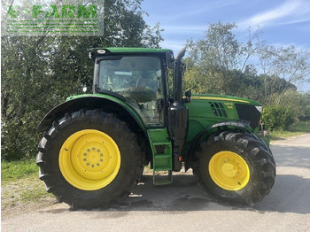 JOHN DEERE 6215R Traktor
