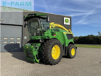 JOHN DEERE Feldhäcksler