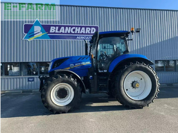 NEW HOLLAND T7 Traktor