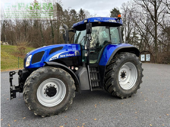 NEW HOLLAND T7000 Traktor