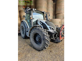 VALTRA Traktor