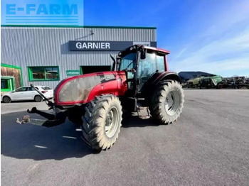 VALTRA Traktor