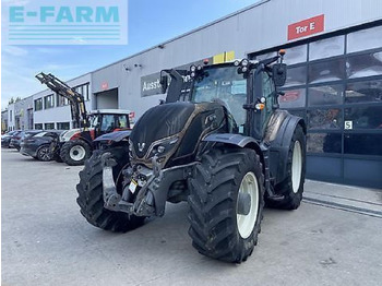 VALTRA T214 Traktor