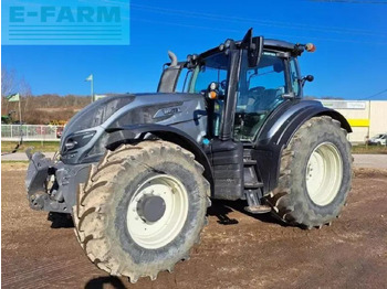 VALTRA T214 Traktor