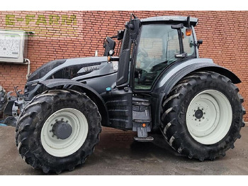 VALTRA T214 Traktor