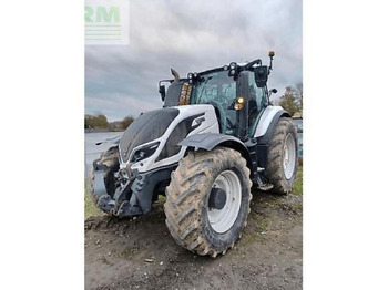 VALTRA T214 Traktor