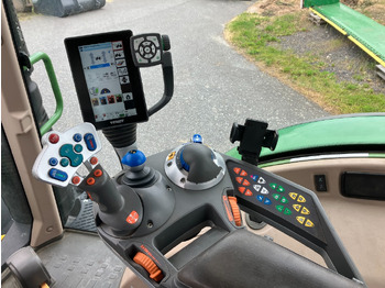 Traktor Fendt 724 PowerPlus mit Frontkraftheber: das Bild 2