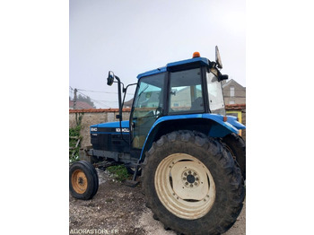 NEW HOLLAND Traktor