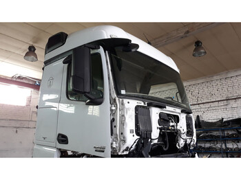 MERCEDES-BENZ Fahrerhaus und Interieur