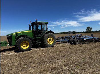 JOHN DEERE 8335R Traktor