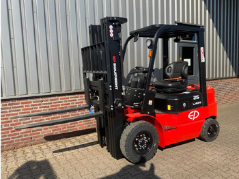 EP EQUIPMENT Gabelstapler