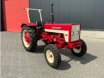 INTERNATIONAL Traktor