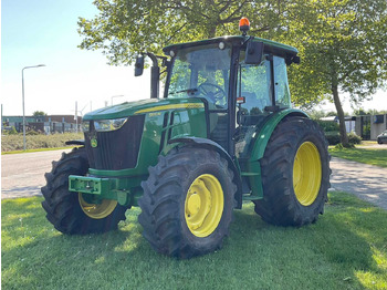 JOHN DEERE 5100M Traktor