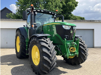 Traktor John Deere 6215R: das Bild 2