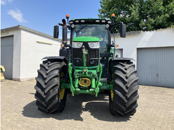 Traktor John Deere 6215R: das Bild 3