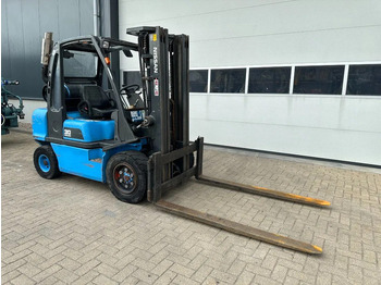 Treibgasstapler Nissan UGD02A30P0 3 ton Triplex Freelift LPG Heftruck: das Bild 4