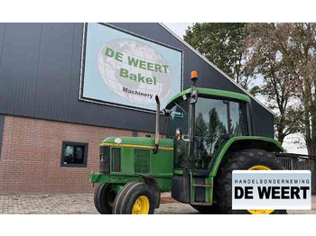 JOHN DEERE 6100 Traktor