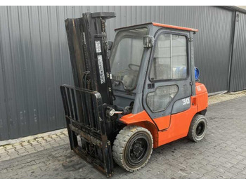 JUNGHEINRICH Treibgasstapler