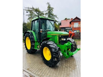 JOHN DEERE 6400 Traktor