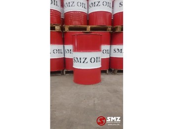 Motoröl und Autopflegeprodukt