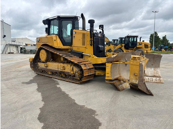 CATERPILLAR D6 Bulldozer