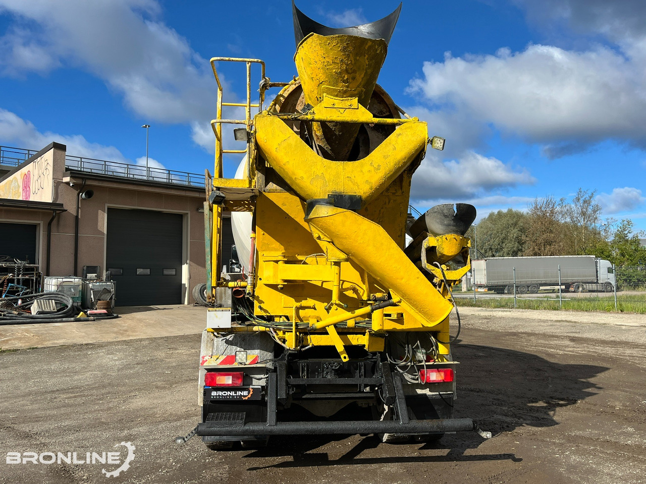 2004 Volvo FM12 420 8x4 Intermix 10m³ - Fahrmischer: das Bild 5 2004 Volvo FM12 420 8x4 Intermix 10m³ - Fahrmischer: das Bild 5