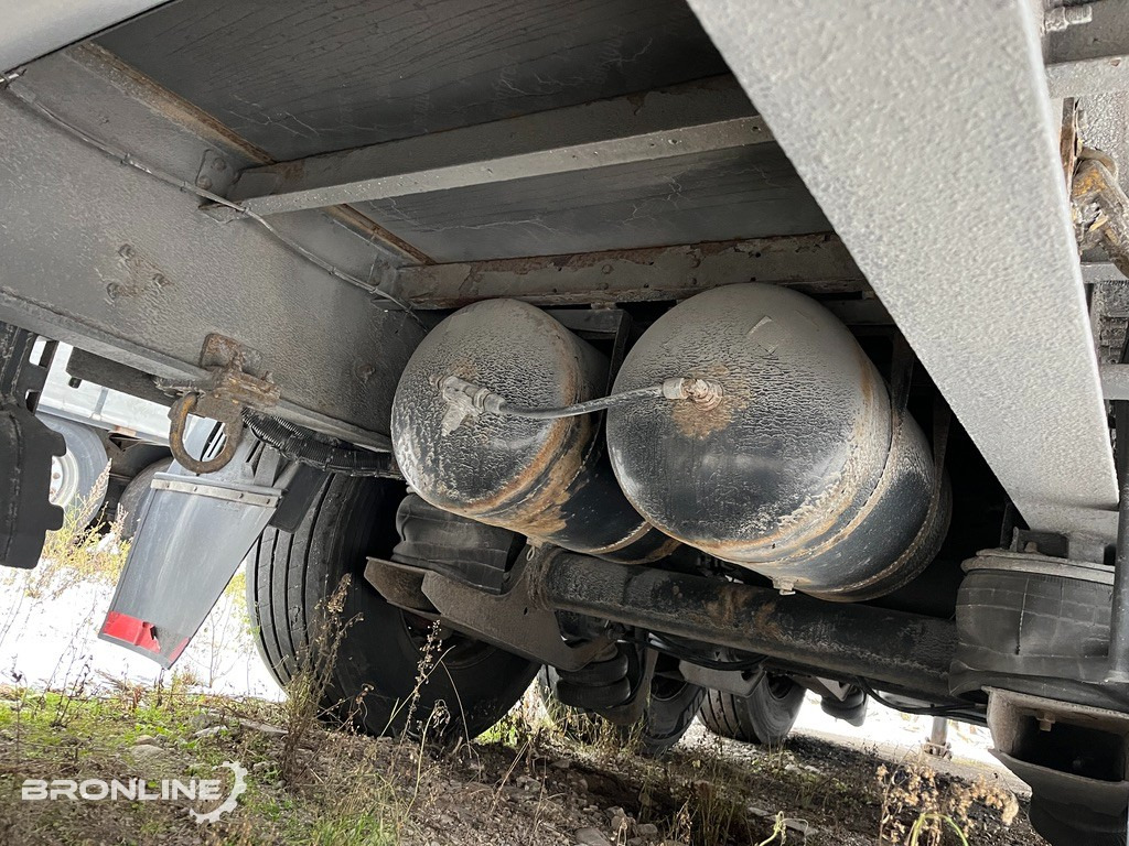 Planenauflieger 2007 HUMBAUR HSA 351324 curtain side semi-trailer: das Bild 10 Planenauflieger 2007 HUMBAUR HSA 351324 curtain side semi-trailer: das Bild 10