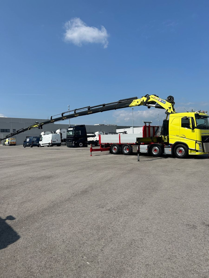 Volvo FH 500 8x2 HMF Kran 9520K - RCS - Autokran: das Bild 2 Volvo FH 500 8x2 HMF Kran 9520K - RCS - Autokran: das Bild 2