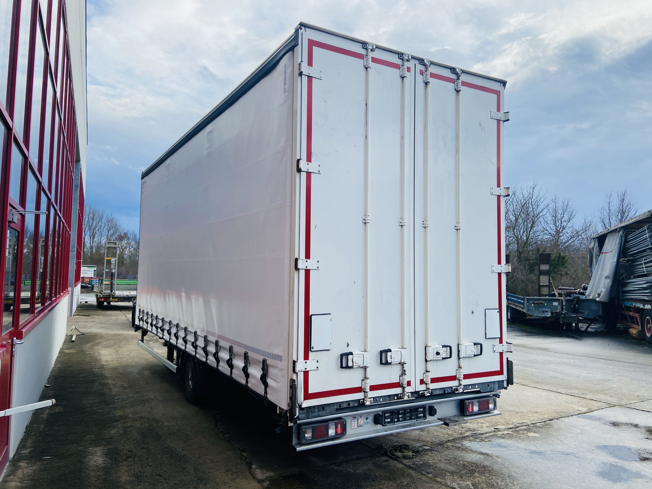 Ackermann Z-KA-F10.5/7,6 1 Achs Planenanhänger 10,5 t GG - Koffer Anhänger: das Bild 4 Ackermann Z-KA-F10.5/7,6 1 Achs Planenanhänger 10,5 t GG - Koffer Anhänger: das Bild 4