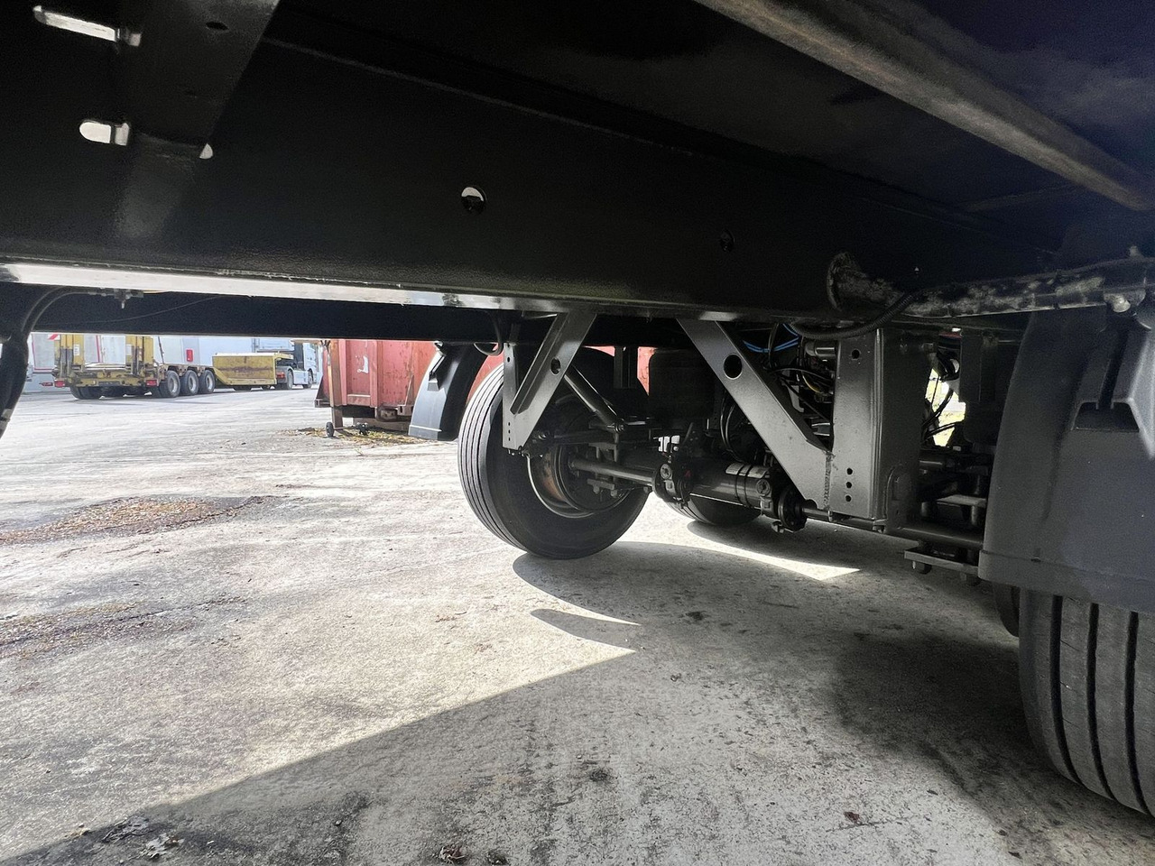Fliegl 13,5 t Tandemplanenanhänger, neuwertig - Planenanhänger: das Bild 5 Fliegl 13,5 t Tandemplanenanhänger, neuwertig - Planenanhänger: das Bild 5