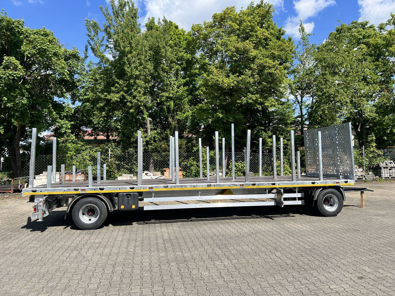 Möslein 2 Achs Jumbo- Plato- Anhänger - Pritschenanhänger/ Plattformanhänger: das Bild 1 Möslein 2 Achs Jumbo- Plato- Anhänger - Pritschenanhänger/ Plattformanhänger: das Bild 1
