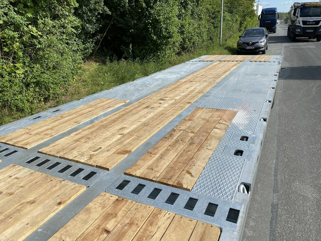 Möslein 3 Achs Satteltieflader Plato 45 t GGfür Fertigt - Tieflader Auflieger: das Bild 4 Möslein 3 Achs Satteltieflader Plato 45 t GGfür Fertigt - Tieflader Auflieger: das Bild 4