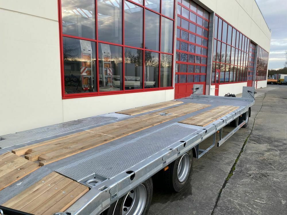 Möslein 3 Achs Tieflader mit gerader Ladefläche 8,10 m, - Tieflader Anhänger: das Bild 4 Möslein 3 Achs Tieflader mit gerader Ladefläche 8,10 m, - Tieflader Anhänger: das Bild 4