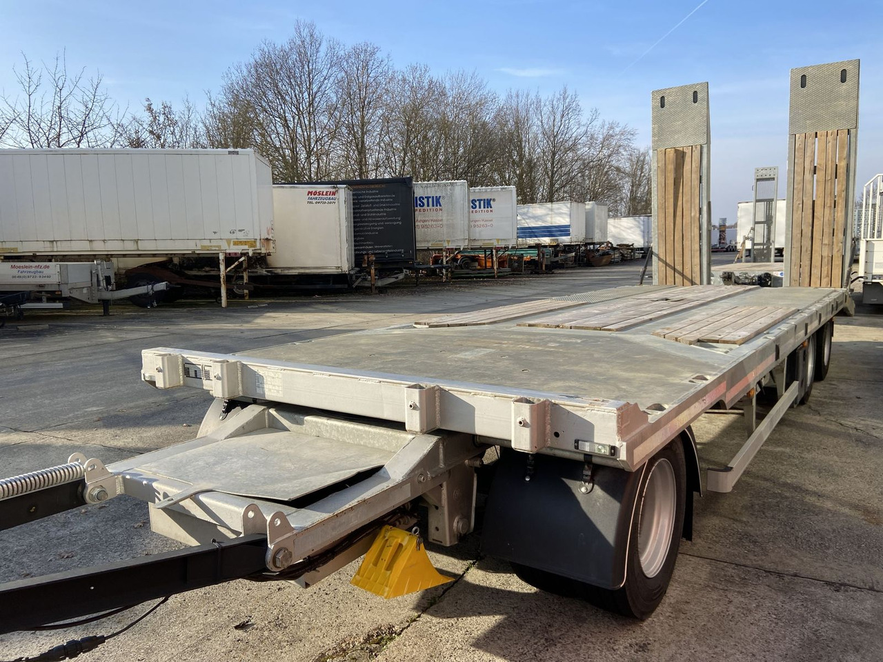 Möslein Neuwertig 3 Achs Tieflader 8,10 m Ladefläche - Tieflader Anhänger: das Bild 1 Möslein Neuwertig 3 Achs Tieflader 8,10 m Ladefläche - Tieflader Anhänger: das Bild 1