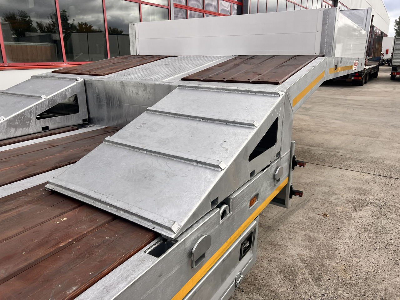 Möslein ST 3 3 Achs Satteltieflader neu - Tieflader Auflieger: das Bild 4 Möslein ST 3 3 Achs Satteltieflader neu - Tieflader Auflieger: das Bild 4