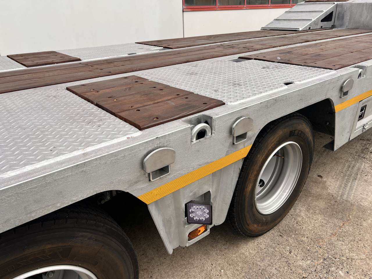 Möslein ST 3 3 Achs Satteltieflader neu - Tieflader Auflieger: das Bild 2 Möslein ST 3 3 Achs Satteltieflader neu - Tieflader Auflieger: das Bild 2