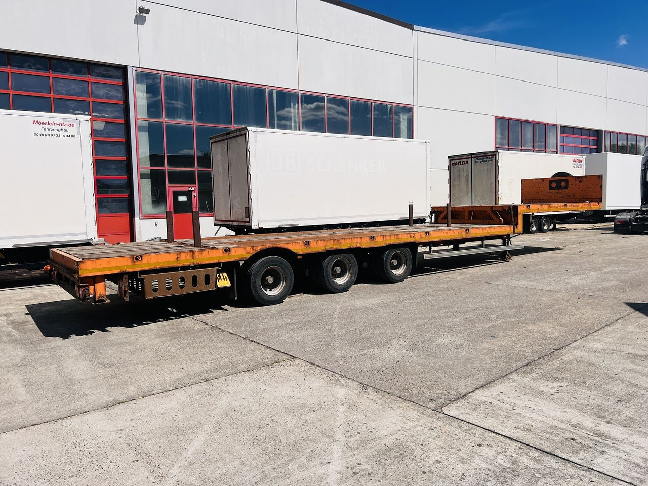 Möslein STO 3 Schwebheim 3 Achs Satteltieflader Plato 45 t GGfür Fertigteile, Baumaschinen oder Container - Tieflader Auflieger: das Bild 2 Möslein STO 3 Schwebheim 3 Achs Satteltieflader Plato 45 t GGfür Fertigteile, Baumaschinen oder Container - Tieflader Auflieger: das Bild 2