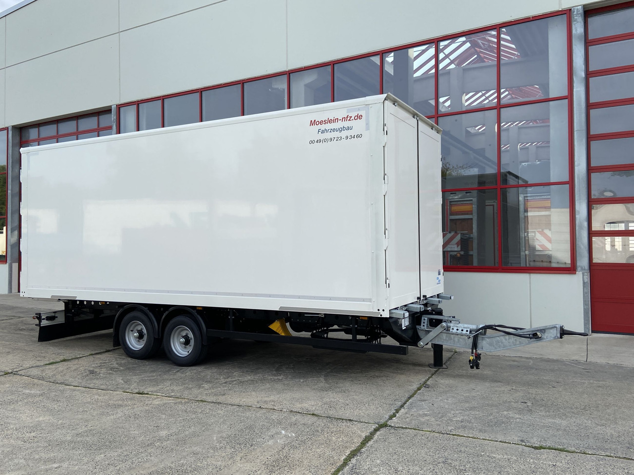 Möslein TKO 105 D 7m weiß Tandem- Koffer, Durchladbar, -- Neufahrzeug -- - Koffer Anhänger: das Bild 2 Möslein TKO 105 D 7m weiß Tandem- Koffer, Durchladbar, -- Neufahrzeug -- - Koffer Anhänger: das Bild 2