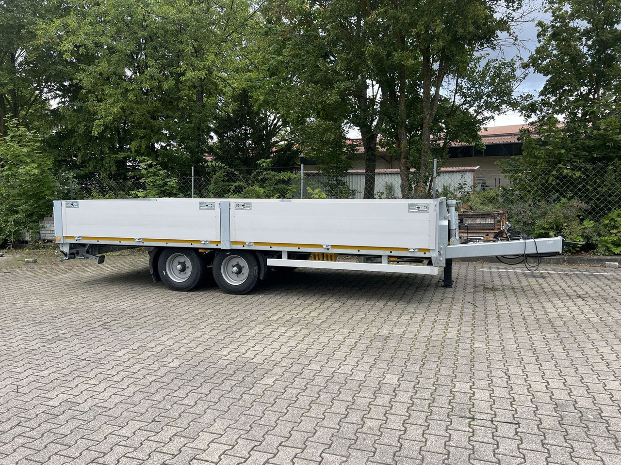 Möslein Tandem Pritsche- Tieflader mit Rungentaschen - Tieflader Anhänger: das Bild 3 Möslein Tandem Pritsche- Tieflader mit Rungentaschen - Tieflader Anhänger: das Bild 3