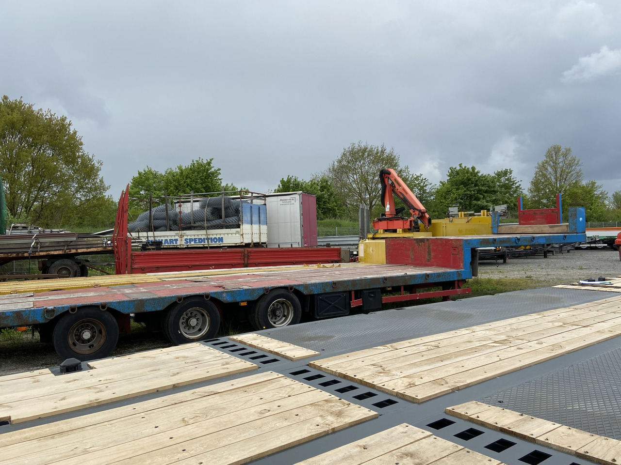 Stp 3 Achs Satteltieflader Platofür Fertigteile oder Baumaschinen - Tieflader Auflieger: das Bild 4 Stp 3 Achs Satteltieflader Platofür Fertigteile oder Baumaschinen - Tieflader Auflieger: das Bild 4