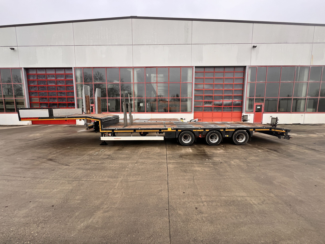 T3 3 Achs Satteltieflader - Tieflader Auflieger: das Bild 1 T3 3 Achs Satteltieflader - Tieflader Auflieger: das Bild 1