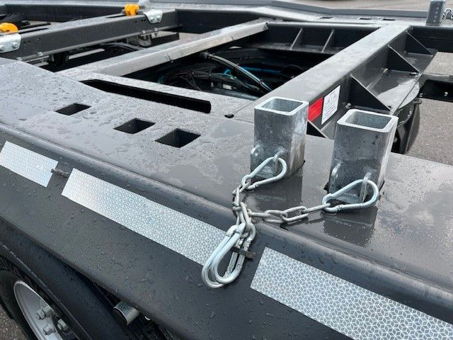 Außenroller 18 AR Außenroller 18 AR - Abrollanhänger/ Absetzanhänger: das Bild 4 Außenroller 18 AR Außenroller 18 AR - Abrollanhänger/ Absetzanhänger: das Bild 4